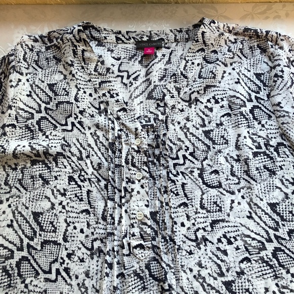 Vince Camuto White/Gray Snake Skin Animal Print Blouse Shirt Women’s Size XL - Picture 14 of 16